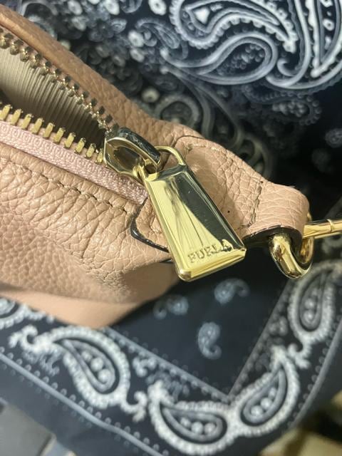 FURLA t V_[obO sNn  uh 