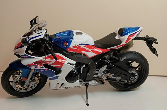 ^~oCNvf1/12iHONDACBR1000RR-R  zr[ 