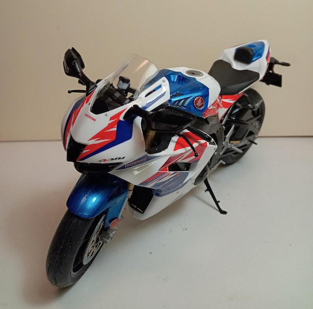 ^~oCNvf1/12iHONDACBR1000RR-R  zr[ 