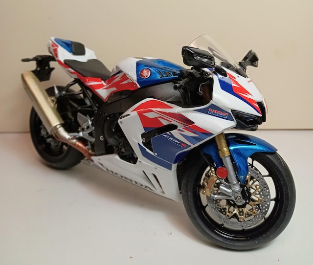 ^~oCNvf1/12iHONDACBR1000RR-R  zr[ 