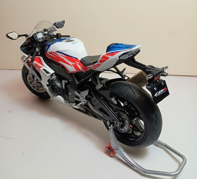^~oCNvf1/12iHONDACBR1000RR-R  zr[ 