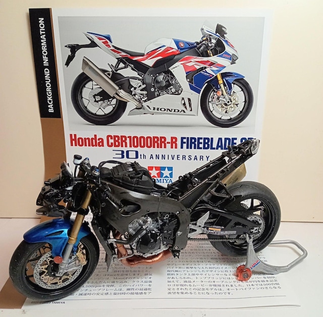 ^~oCNvf1/12iHONDACBR1000RR-R  zr[ 
