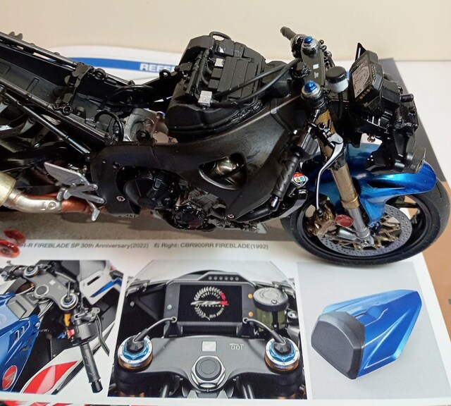 ^~oCNvf1/12iHONDACBR1000RR-R  zr[ 