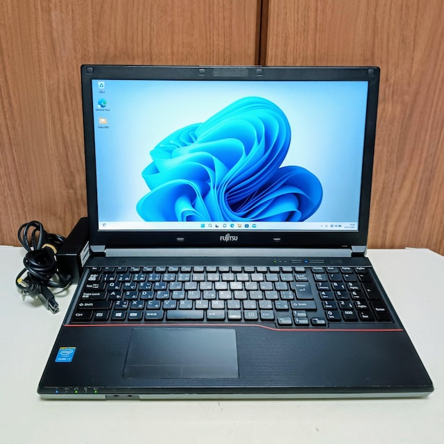FUJITSU LIFEBOOK Corei7 8GB SSD256GB Windows11 Excel Word  PC{/Ӌ@ 