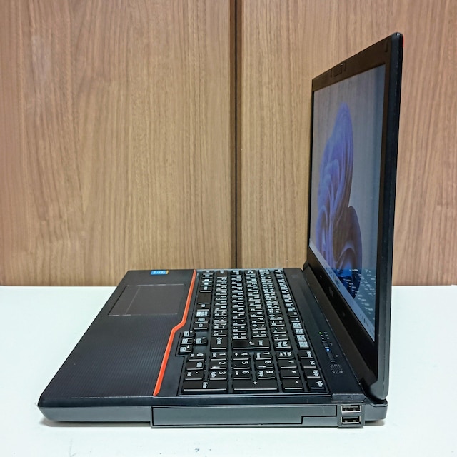 FUJITSU LIFEBOOK Corei7 8GB SSD256GB Windows11 Excel Word  PC{/Ӌ@ 