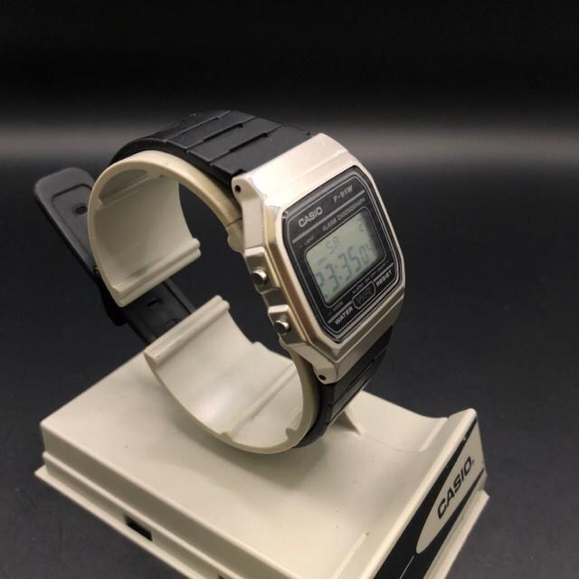  CASIO JVI fW^ rv F-91W  uh 