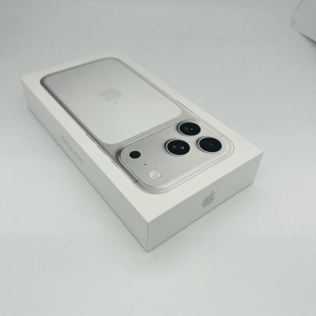 J iPhone 17 Pro 256 GB SIMt[ Vo[ {  Ɠd/AV 