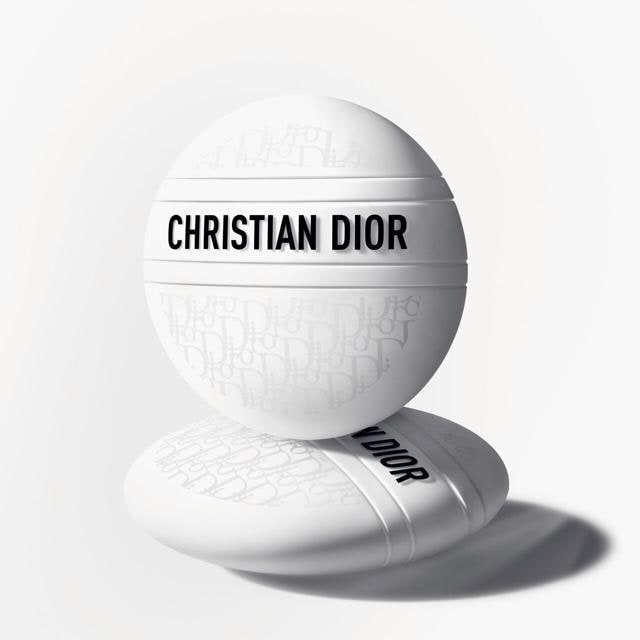 VhɐOwɁChristianDior {   uh 