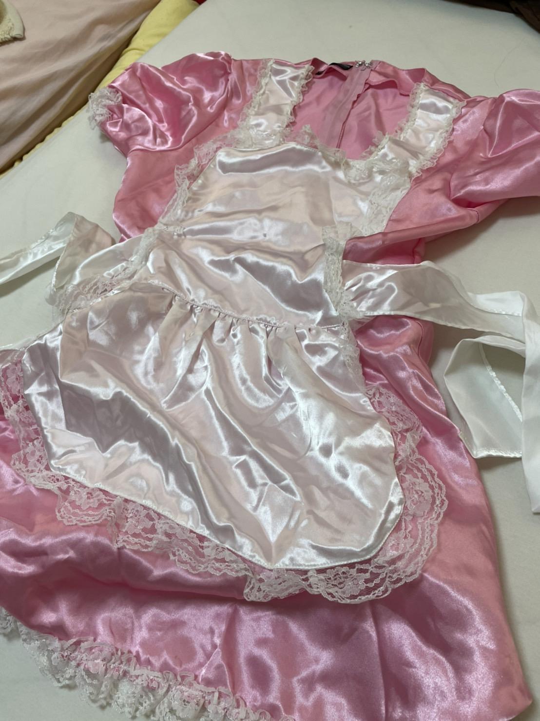 ピンクのエプロン付きメイド服風・コスプレ衣装☆サテン生地風