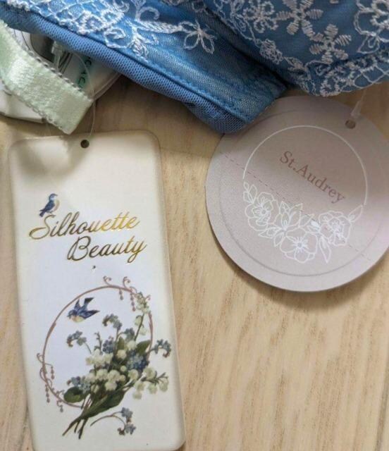 dUTSilhouette BeautySt.AudreyuW[Q_Vi  t@bV 