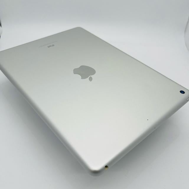 B 100% iPad 6 6 32 GB Wi-Fi Vo[ {  PC{/Ӌ@ 