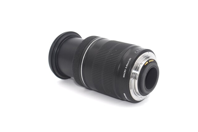 Canon EF-S 18-135mm F3.5-5.6 IS  Ɠd/AV 