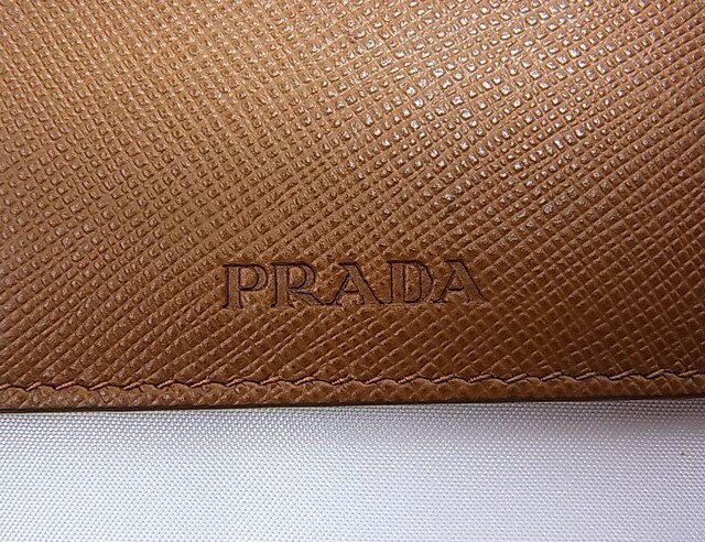 Kiɔ@PRADA@v_@obNɕtĂpXP[X