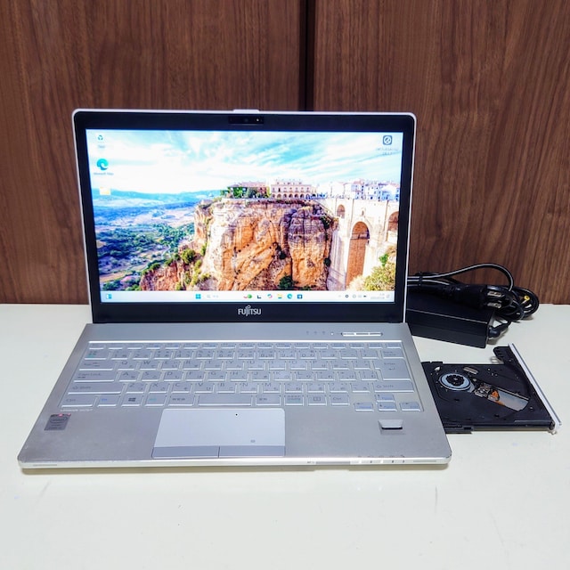 FUJITSU LIFEBOOK Corei5 12GB SSD512GB Windows11 m[gp\R tHD  PC{/Ӌ@ 