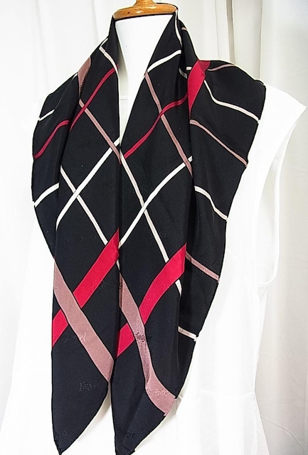 500~X^KǕi Yves Saint LaurentiCET[jVN100XJ[t@ubNx[X  uh 