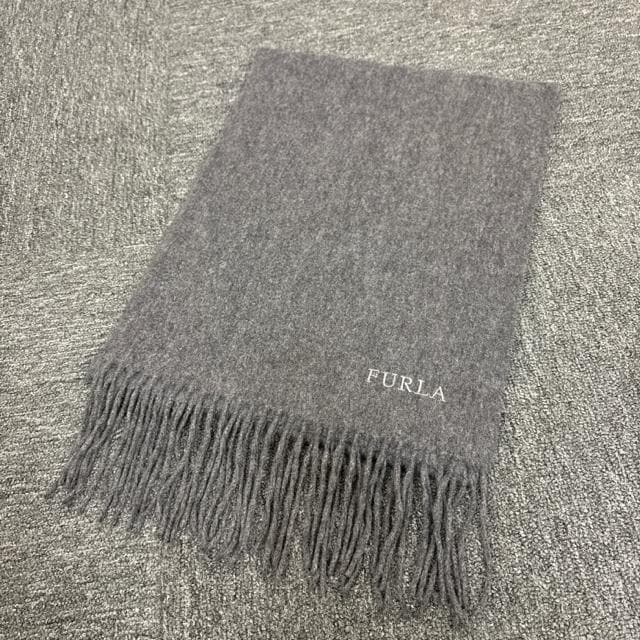  FURLA t }t[ O[   uh 