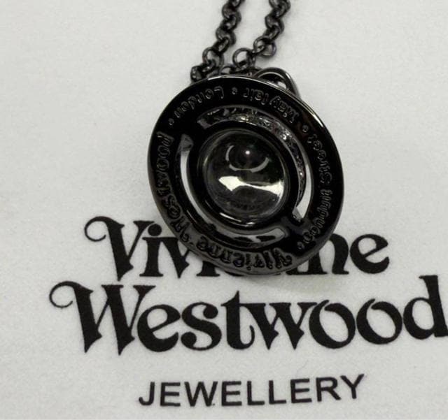 Vivienne Westwood ^Cj[I[u lbNX ubN NA  uh 