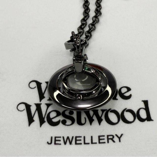 Vivienne Westwood ^Cj[I[u lbNX ubN NA  uh 