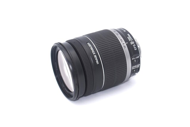 Canon EF-S 18-200mm F3.5-5.6 IS   Ɠd/AV 