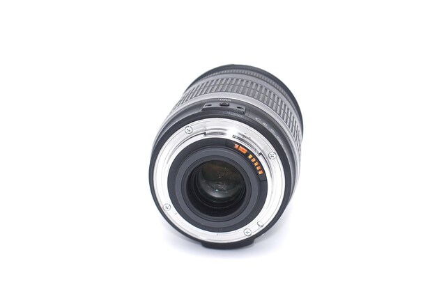 Canon EF-S 18-200mm F3.5-5.6 IS  Ɠd/AV 