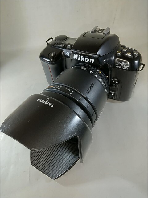 Nikon F-601 + I}P ^ 28-200mm 