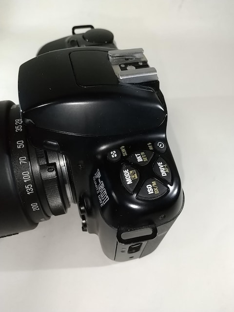 Nikon F-601 + I}P ^ 28-200mm