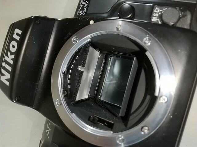 Nikon F-601 + I}P ^ 28-200mm