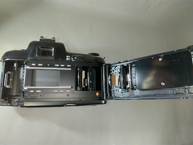 Nikon F-601 + I}P ^ 28-200mm