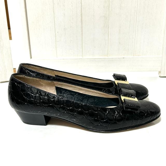 Salvatore Ferragamo tFK pvX NR 7 1/2  uh 