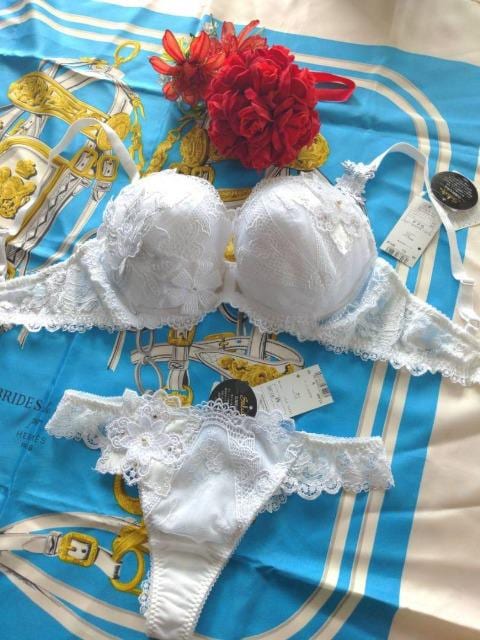 新品◯サルート◯F70◯ワコール◯ ブラ◯ ブラジャー｜Yahoo