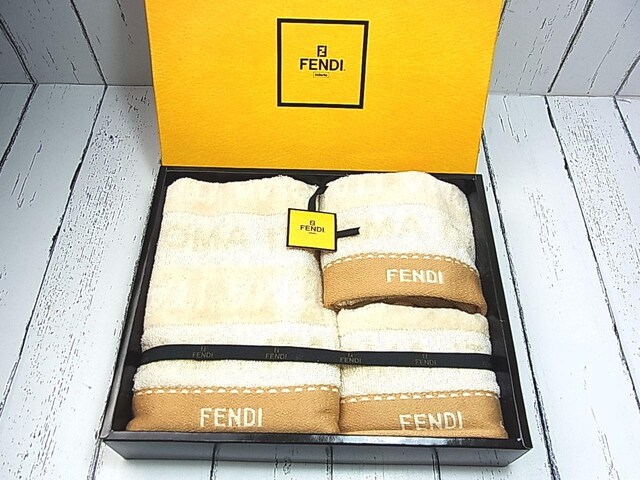500~X^ Ki@gp@FENDI@tFfB tFCX^IP@QXg^I2