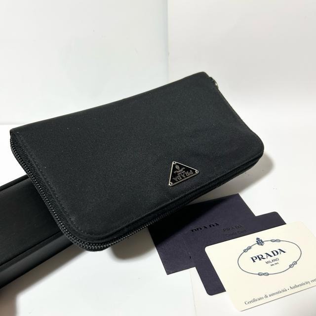 PRADA v_ z eX[giC Eht@Xi[ ubN  uh 