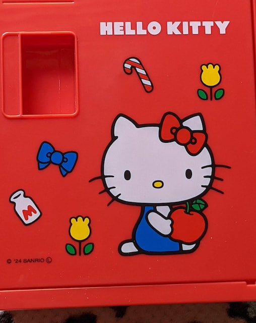 HELLO KITTY@bJ[  LeB َq