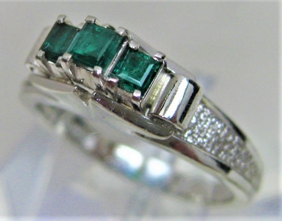 リングレディース　Pt900 エメラルド0.37ct D0.23ct 11号 ノンブランドジュエリー エメラルドリング プラチナ900