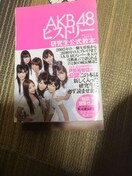 AKBqXg[