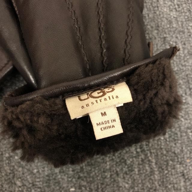  UGG australia O[u  M  uh 