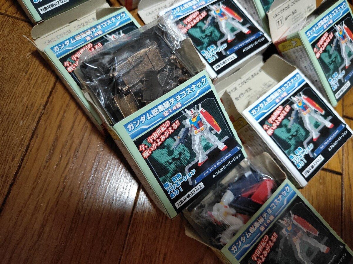 ガンダム 総集編 チョコスナック ミニフィギュア 55個 まとめ売り ガンダム 総集編 チョコスナック ミニフィギュア 55個 食玩