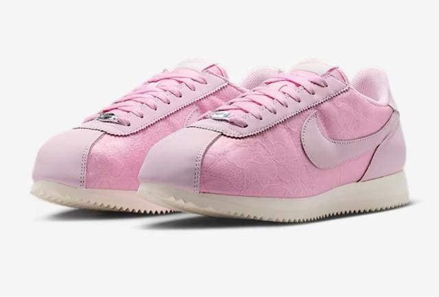 NIKE Rebc   uh 