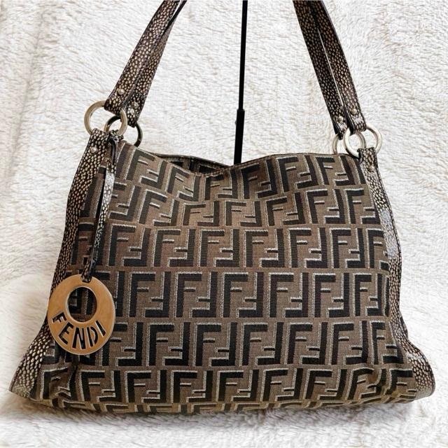 ɔi  FENDI tFfB YbJ g[gobO V_[obO  uh 
