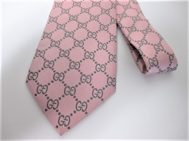 美品 GUCCI グッチ ネクタイ ピンク GG柄 光沢感 極美品 グッチネクタイ ピンク GG