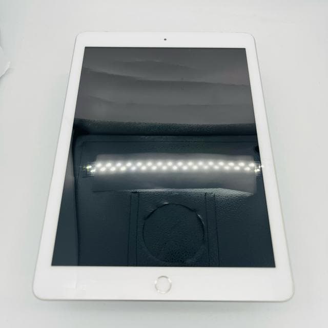 A 100% iPad 6 6 32 GB Wi-Fi Vo[ {  PC{/Ӌ@ 