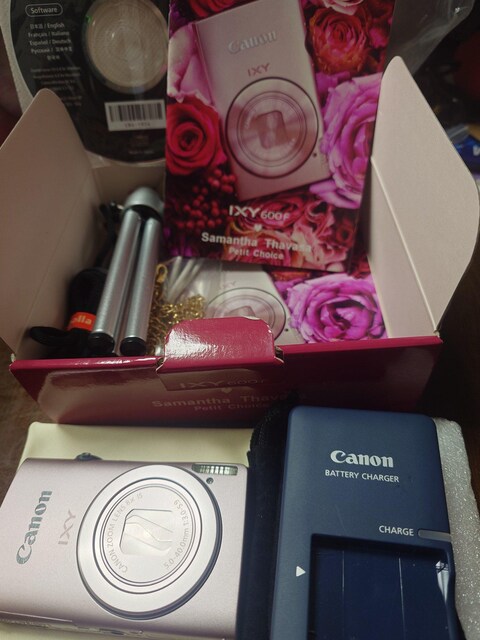 CANON IXY600F Samantha Thavasa sNF̉fWJ