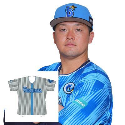 2 牧 秀悟選手 直筆サイン入り交流戦ビジターユニフォーム（着用