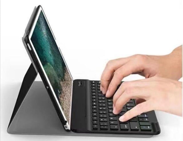 iPad 10.5 C`p P[XL[{[hiubN)  PC{/Ӌ@ 