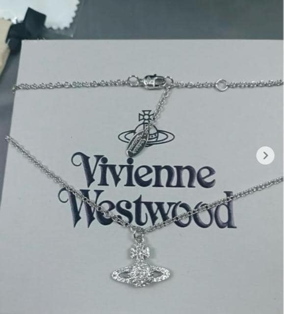 Vivienne Westwood O[X x[X[t lbNX   uh 