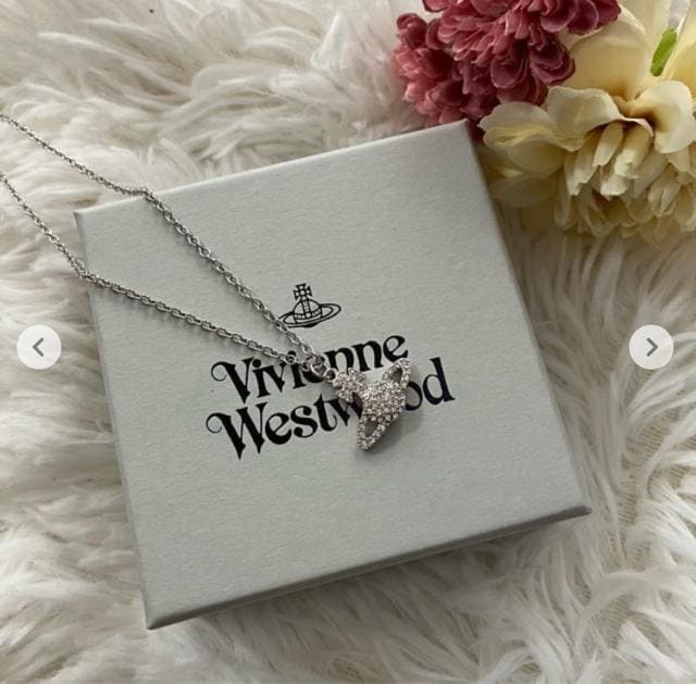 Vivienne Westwood O[X x[X[t lbNX  uh 