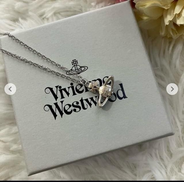 Vivienne Westwood O[X x[X[t lbNX  uh 