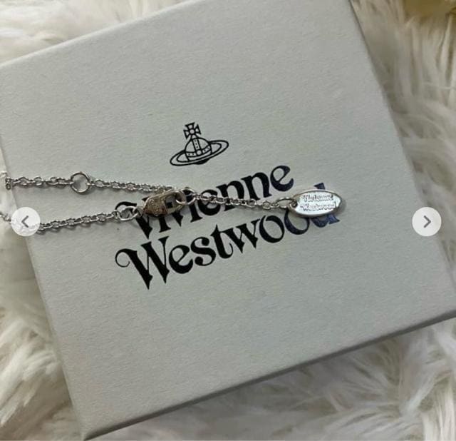 Vivienne Westwood O[X x[X[t lbNX  uh 