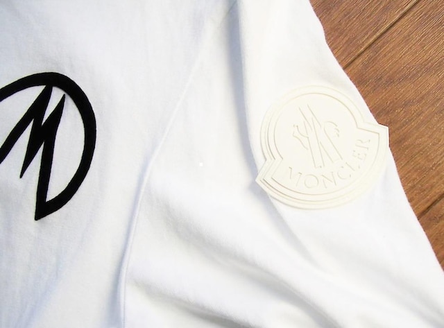 MONCLER s Jbg\[ Ki  jt@bV 