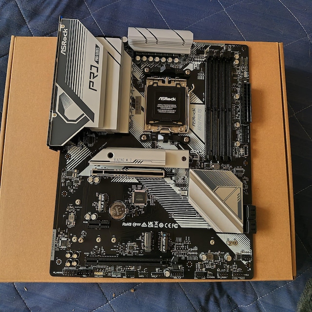 ASRock B650 Pro RS   PC{/Ӌ@ 